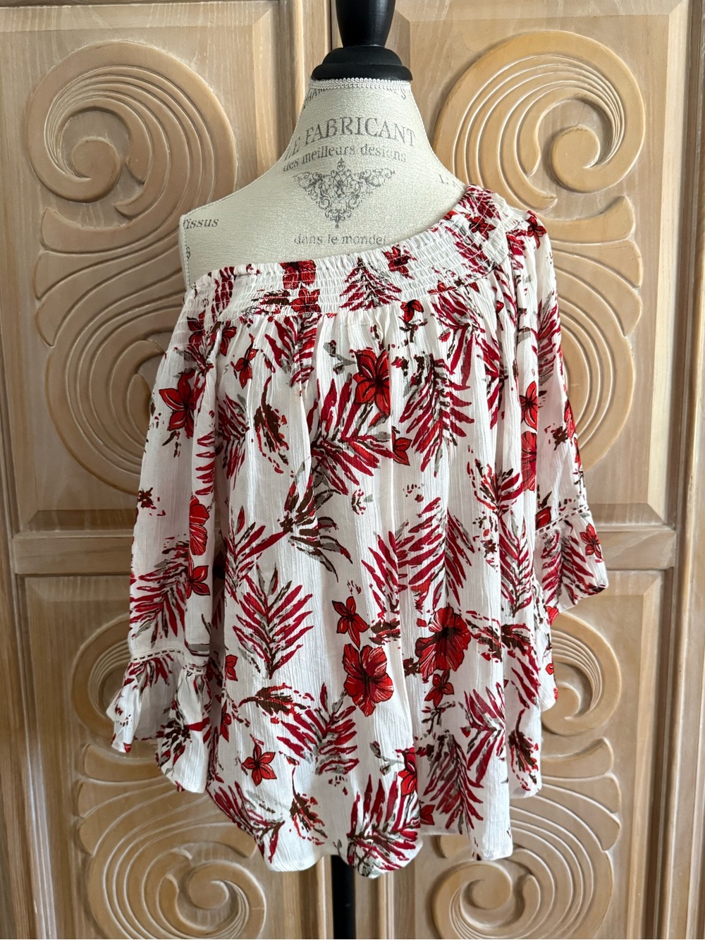 Off-Shoulder Floral Peasant Blouse in White and Red Size Large